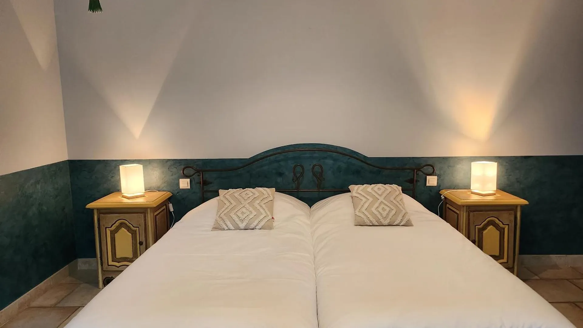 Bed and Breakfast Domaine Les Gendalis à Saint-Saturnin-lès-Avignon 0*,  France